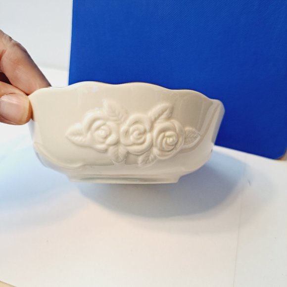 Lenox Collections 5.5” Rose Blossom China Bowl decorated with 24 karat gold. - Picture 1 of 8